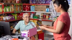 GST ಕಡಿತದ ಬಳಿಕವೂ ಅಂಗಡಿಯವ ಹಳೆಯ ಬೆಲೆಗೆ ವಸ್ತುಗಳ ಮಾರಾಟ ಮಾಡಿದ್ರೆ ಇಲ್ಲಿಗೆ ದೂರು ಕೊಡಿ... ನಂಬರ್‌ ಸಹಿತ ಡೀಟೆಲ್ಸ್‌ ಇಲ್ಲಿದೆ