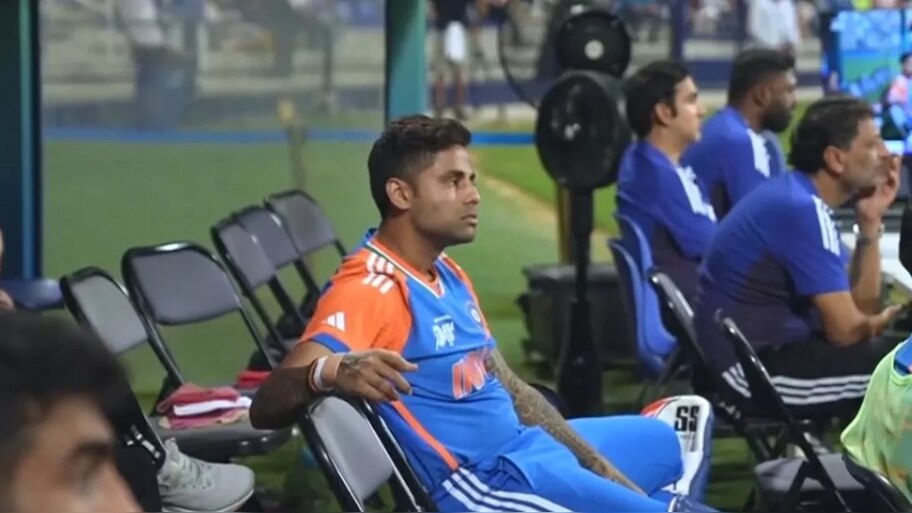ಪ್ಯಾಡ್‌ ಕಟ್ಟಿ ಕೂತಿದ್ದೇ ಬಂತು... ಎಂಟು ವಿಕೆಟ್ ಉರುಳಿದ್ರೂ ಬ್ಯಾಟಿಂಗ್‌ಗೆ ಬರ್ಲಿಲ್ಲ ಯಾಕೆ ಸೂರ್ಯಕುಮಾರ್ ಯಾದವ್?