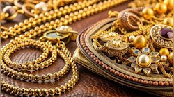 Gold Jewelry: ಖರೀದಿಗೂ ಮುನ್ನ ಚಿನ್ನದ ವಿಧದ ಬಗ್ಗೆ ತಿಳಿದುಕೊಳ್ಳಿ..! ಆಭರಣಪ್ರಿಯರೇ ತಯಾರಿಕೆಯಲ್ಲಿ ಹೆಚ್ಚಾಗಿ ಬಳಸುವ ಬಂಗಾರ ಇದೇ ನೋಡಿ..! 
