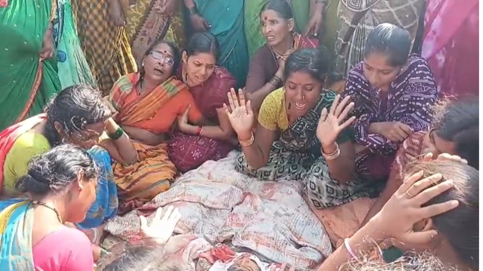 ಪತ್ನಿಯ ಮೇಲಿನ ಶಂಕೆಗೆ ತನ್ನ ಕರುಳ ಕುಡಿಗಳನ್ನೇ ಕೊಚ್ಚಿ ಹಾಕಿದ ತಂದೆ ! ಸುಂದರ ಸಂಸಾರವನ್ನೇ ಸ್ಮಶಾನ ಮಾಡಿದ ಸಂಶಯ ಪಿಶಾಚಿ ಪತ್ನಿಯ ಮೇಲಿನ ಶಂಕೆಗೆ ತನ್ನ ಕರುಳ ಕುಡಿಗಳನ್ನೇ ಕೊಚ್ಚಿ ಹಾಕಿದ ತಂದೆ ! ಸುಂದರ ಸಂಸಾರವನ್ನೇ ಸ್ಮಶಾನ ಮಾಡಿದ ಸಂಶಯ ಪಿಶಾಚಿ