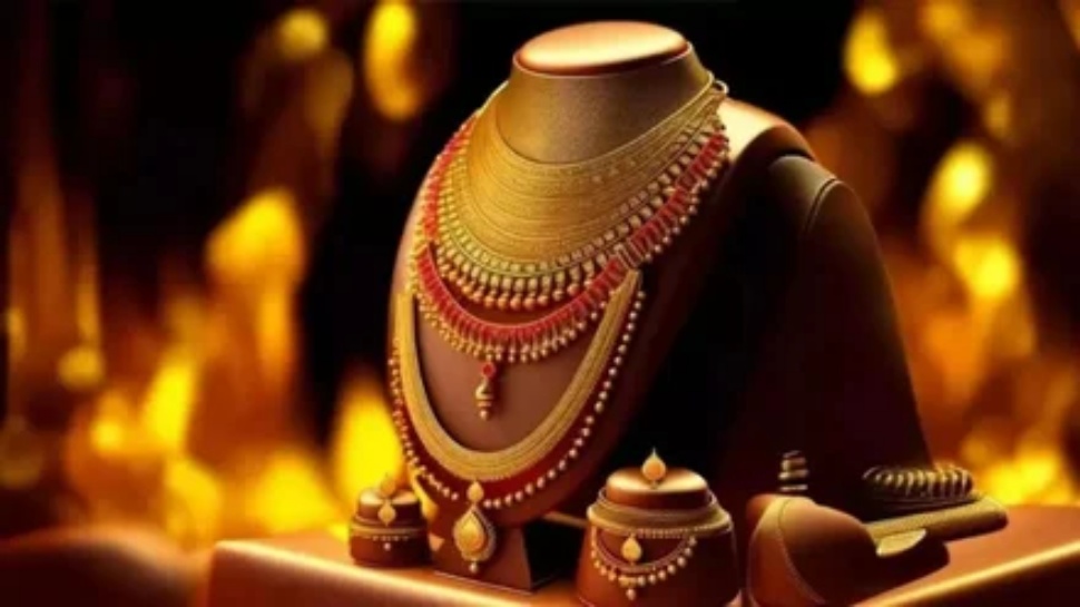 ರಾಕೆಟ್ ವೇಗದಲ್ಲಿ ಸಾಗುತಿದ್ದ ಚಿನ್ನದ ದರಕ್ಕೆ ಬಿತ್ತು ಬ್ರೇಕ್ ! ಒಮ್ಮೆಲೇ 16 ಸಾವಿರ ರೂ. ಕುಸಿತ ಕಂಡ ಬಂಗಾರ ರಾಕೆಟ್ ವೇಗದಲ್ಲಿ ಸಾಗುತಿದ್ದ ಚಿನ್ನದ ದರಕ್ಕೆ ಬಿತ್ತು ಬ್ರೇಕ್ ! ಒಮ್ಮೆಲೇ 16 ಸಾವಿರ ರೂ. ಕುಸಿತ ಕಂಡ ಬಂಗಾರ
