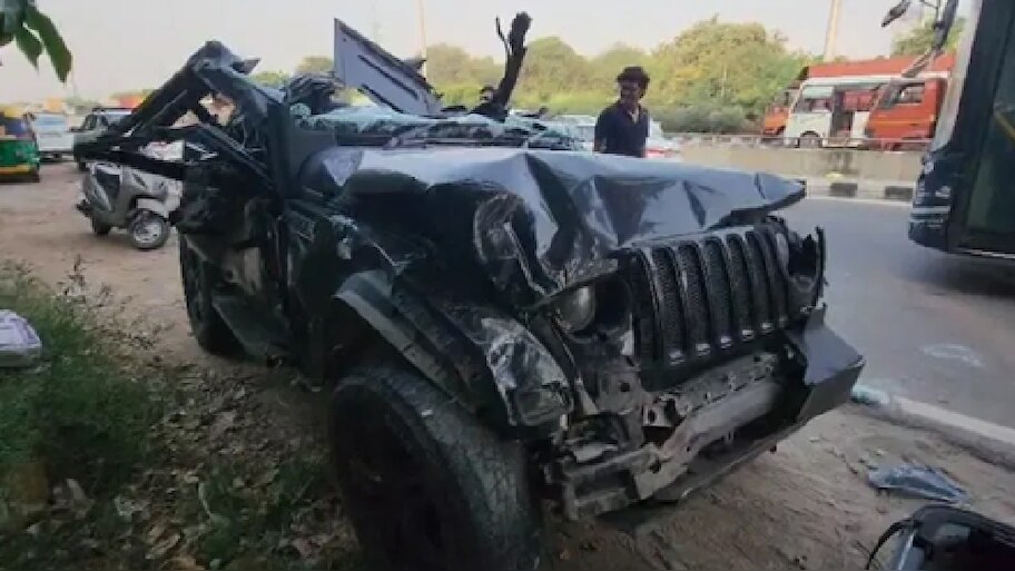 ನಿಯಂತ್ರಣ ತಪ್ಪಿ ಡಿವೈಡರ್‌ಗೆ ಥಾರ್ ಡಿಕ್ಕಿ: ಐವರು ಸ್ಥಳದಲ್ಲೇ ದುರ್ಮರಣ, ಓರ್ವನ ಸ್ಥಿತಿ ಗಂಭೀರ!!