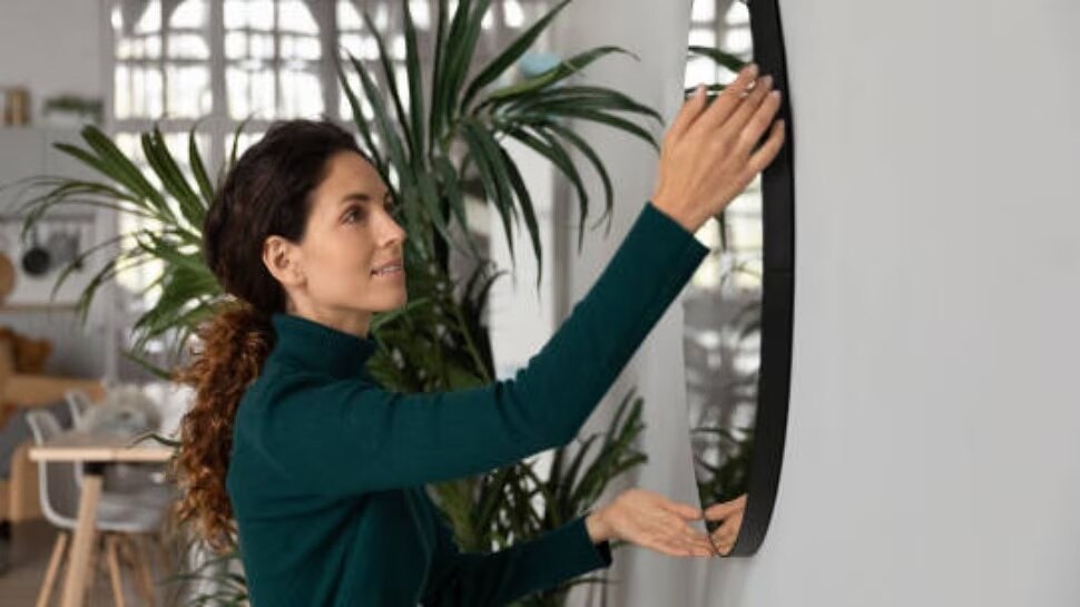 ಅಪ್ಪಿತಪ್ಪಿಯೂ ಕನ್ನಡಿಯನ್ನು ಈ ದಿಕ್ಕಿನಲ್ಲಿಟ್ಟು ಮುಖ ನೋಡಬೇಡಿ.. ದುರಾದೃಷ್ಟ ನಿಮ್ಮ ಬೆನ್ನು ಬಿಡದು.!