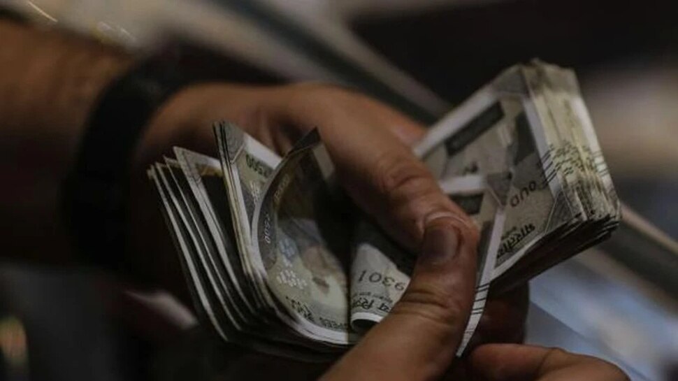 ಈಗ ಗಳಿಸುತ್ತಿರುವ ನಿಮ್ಮ ಸಂಬಳ 2026 ಎಷ್ಟಾಗುತ್ತೇ ಗೊತ್ತಾ..? ಪ್ರತಿ ನೌಕರರೂ ತಿಳಿದುಕೊಳ್ಳಲೇಬೇಕಾದ ವಿಷಯವಿದು..