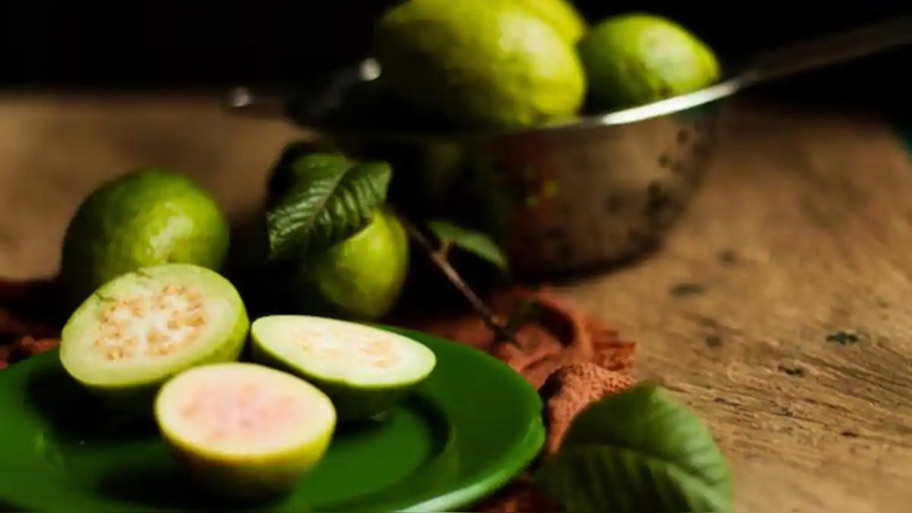 ಈ ಕಾಯಿಲೆಗಳಿಗೆ ರಾಮಬಾಣ ಪೇರಲ ಹಣ್ಣು..! ಈ ಸಮಯದಲ್ಲಿ ಸೇವಿಸುವುದರಿಂದ ಸಿಗಲಿವೆ ಭರಪೂರ ಪ್ರಯೋಜನಗಳು..!