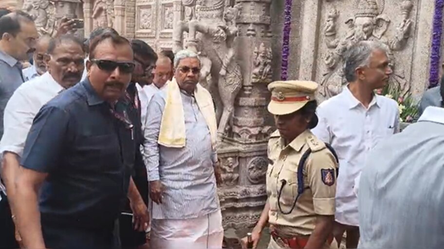 ಸಿಎಂ ಆಗಿ ಸತತ ಎರಡನೇ ಬಾರಿಗೆ ಶಕ್ತಿದೇವತೆ ಹಾಸನಾಂಬೆ ದರ್ಶನ ಪಡೆದ ಸಿದ್ದರಾಮಯ್ಯ