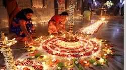 ದೀಪಾವಳಿ ಪದವನ್ನು  ಯಾವ ಭಾಷೆಯಿಂದ ಆರಿಸಲಾಗಿದೆ : ಬೆಳಕಿನ ಹಬ್ಬದ ಬಗ್ಗೆ ನಿಮಗೆ ತಿಳಿದಿರದ ಕೆಲವು ಸಂಗತಿಗಳು
