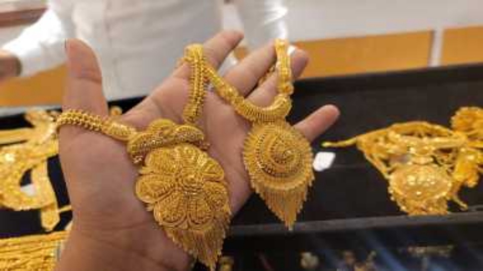 ದೀಪಾವಳಿಗೆ ಇಳಿದ ಚಿನ್ನದ ಬೆಲೆ : ಚಿನ್ನ ಬೆಳ್ಳಿ ಖರೀದಿ ಮಾಡುವವರಿಗೆ ಬಂಪರ್ ದೀಪಾವಳಿಗೆ ಇಳಿದ ಚಿನ್ನದ ಬೆಲೆ : ಚಿನ್ನ ಬೆಳ್ಳಿ ಖರೀದಿ ಮಾಡುವವರಿಗೆ ಬಂಪರ್