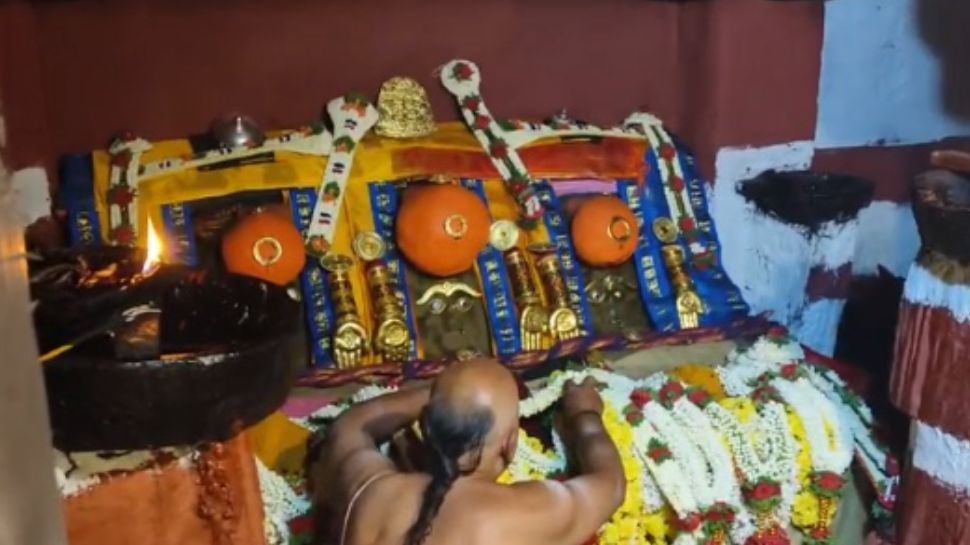 ಕೊನೆಗೊಂಡ ಈ ಬಾರಿಯ ಹಾಸನಾಂಬೆ ಸಾರ್ವಜನಿಕ ದರ್ಶನ! ನಾಳೆ ವಿದ್ಯುಕ್ತ ತೆರೆ.. ಕೊನೆಗೊಂಡ ಈ ಬಾರಿಯ ಹಾಸನಾಂಬೆ ಸಾರ್ವಜನಿಕ ದರ್ಶನ! ನಾಳೆ ವಿದ್ಯುಕ್ತ ತೆರೆ..