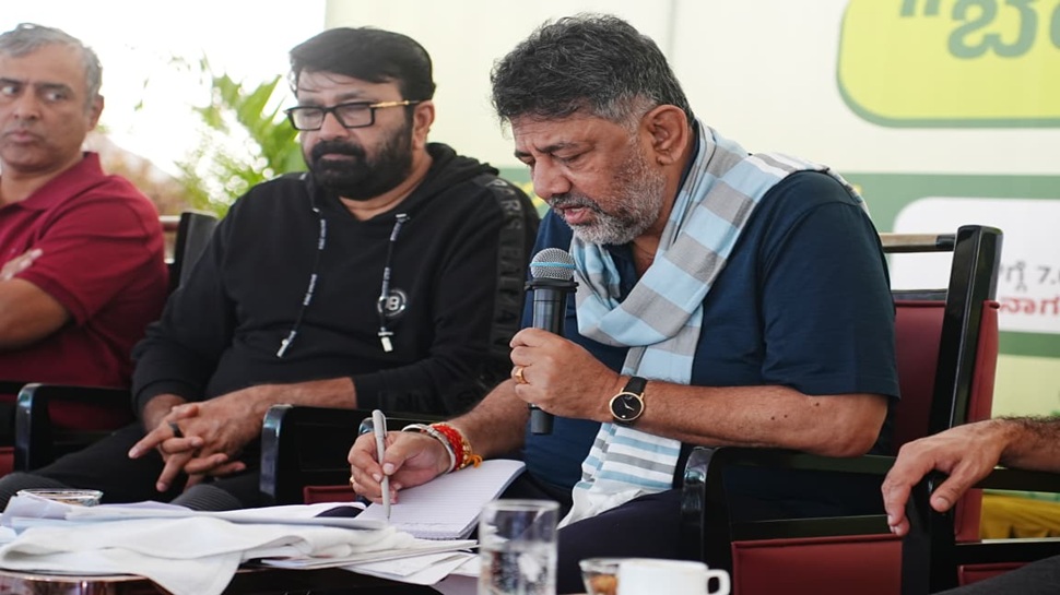 ಡಿಕೆ ಶಿವಕುಮಾರ್ ಬೆಂಗಳೂರು ಅಭಿವೃದ್ಧಿಯ ಹೊಣೆ ಹೊತ್ತಿರುವುದು ನಮ್ಮ ಪುಣ್ಯ: ನಾಗರಿಕರ ಪ್ರಶಂಸೆ ಡಿಕೆ ಶಿವಕುಮಾರ್ ಬೆಂಗಳೂರು ಅಭಿವೃದ್ಧಿಯ ಹೊಣೆ ಹೊತ್ತಿರುವುದು ನಮ್ಮ ಪುಣ್ಯ: ನಾಗರಿಕರ ಪ್ರಶಂಸೆ