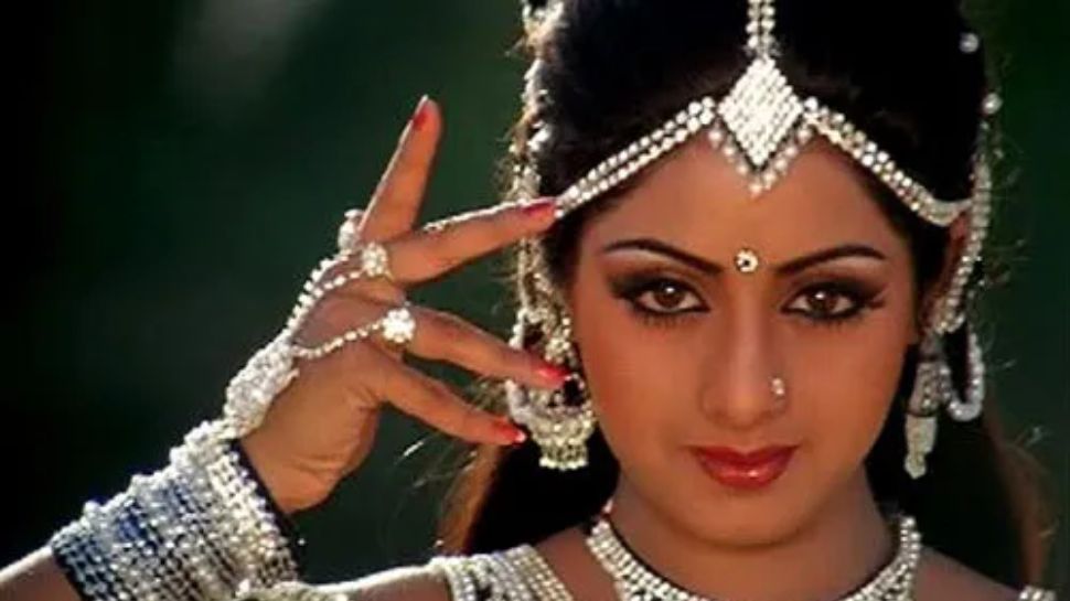 ಜಗದೇಕ ಸುಂದರಿ ಶ್ರೀದೇವಿಗೆ ಧ್ವನಿಯಾಗಿದ್ದ ನಟಿ! ಲಿವರ್ ಡ್ಯಾಮೇಜ್ನಿಂದ ಏಕಾಏಕಿ ಪ್ರಾಣ ಬಿಟ್ಟ ಬಹುಮುಖ ಪ್ರತಿಭೆ ಜಗದೇಕ ಸುಂದರಿ ಶ್ರೀದೇವಿಗೆ ಧ್ವನಿಯಾಗಿದ್ದ ನಟಿ! ಲಿವರ್ ಡ್ಯಾಮೇಜ್ನಿಂದ ಏಕಾಏಕಿ ಪ್ರಾಣ ಬಿಟ್ಟ ಬಹುಮುಖ ಪ್ರತಿಭೆ