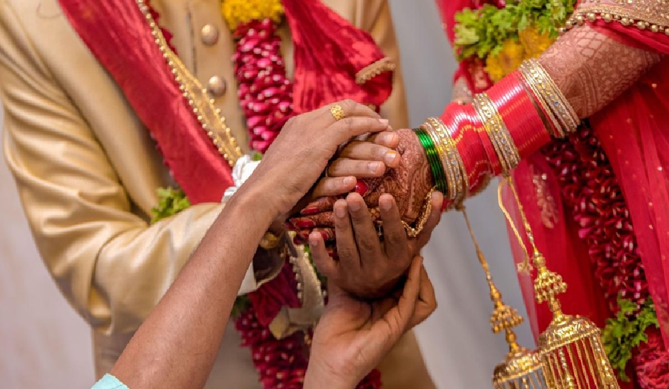 ಒಂದಕ್ಕಿಂತ ಹೆಚ್ಚು ಮದುವೆಯಾಗುವ ಮೊದಲು ಕಾನೂನು ನಿಯಮ ಗೊತ್ತಿರಲಿ! ಈ ತಪ್ಪು ಮಾಡಿದ್ರೆ 7 ವರ್ಷ ಜೈಲು ಫಿಕ್ಸ್ ಒಂದಕ್ಕಿಂತ ಹೆಚ್ಚು ಮದುವೆಯಾಗುವ ಮೊದಲು ಕಾನೂನು ನಿಯಮ ಗೊತ್ತಿರಲಿ! ಈ ತಪ್ಪು ಮಾಡಿದ್ರೆ 7 ವರ್ಷ ಜೈಲು ಫಿಕ್ಸ್