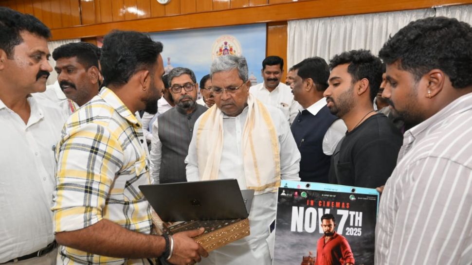 ರೋಣ ಚಿತ್ರದ ಟ್ರೈಲರ್ ಮೆಚ್ಚಿದ ಸಿ.ಎಂ ಸಿದ್ದರಾಮಯ್ಯ! ಈ ದಿನದಂದು ರಾಜ್ಯದಾದ್ಯಂತ ಬಿಡುಗಡೆಯಾಗಲಿದೆ ಬಹುನಿರೀಕ್ಷಿತ ಸಿನಿಮಾ.. ರೋಣ ಚಿತ್ರದ ಟ್ರೈಲರ್ ಮೆಚ್ಚಿದ ಸಿ.ಎಂ ಸಿದ್ದರಾಮಯ್ಯ! ಈ ದಿನದಂದು ರಾಜ್ಯದಾದ್ಯಂತ ಬಿಡುಗಡೆಯಾಗಲಿದೆ ಬಹುನಿರೀಕ್ಷಿತ ಸಿನಿಮಾ..