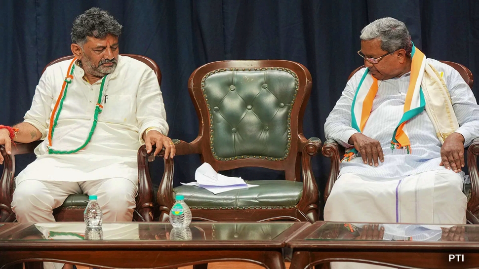 ಡಿಸಿಎಂಗೆ ಸಿಎಂ ಕುರ್ಚಿ ಸಿಗುತ್ತೆ ಅನ್ನೋ ವಿಶ್ವಾಸ : ಈ ಕಡೆ ಅಹಿಂದ ಸಚಿವರ ಮೀಟಿಂಗ್, ರಾಜಣ್ಣ ನಿವಾಸದಲ್ಲಿ ಡಿನ್ನರ್ ಆಯೋಜನೆ..! ಡಿಸಿಎಂಗೆ ಸಿಎಂ ಕುರ್ಚಿ ಸಿಗುತ್ತೆ ಅನ್ನೋ ವಿಶ್ವಾಸ : ಈ ಕಡೆ ಅಹಿಂದ ಸಚಿವರ ಮೀಟಿಂಗ್, ರಾಜಣ್ಣ ನಿವಾಸದಲ್ಲಿ ಡಿನ್ನರ್ ಆಯೋಜನೆ..!