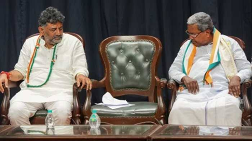 ನವೆಂಬರ್ ಕ್ಷಿಪ್ರ ಕ್ರಾಂತಿ: ರಾಜ್ಯ ರಾಜಕಾರಣ ಇದೀಗ ದೆಹಲಿಗೆ ಶಿಫ್ಟ್..! ನವೆಂಬರ್ ಕ್ಷಿಪ್ರ ಕ್ರಾಂತಿ: ರಾಜ್ಯ ರಾಜಕಾರಣ ಇದೀಗ ದೆಹಲಿಗೆ ಶಿಫ್ಟ್..!