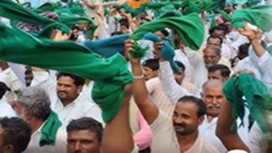 ಸರ್ಕಾರದ ಆದೇಶದ ಪ್ರತಿ ಸುಟ್ಟು ರೈತರ ಆಕ್ರೋಶ
