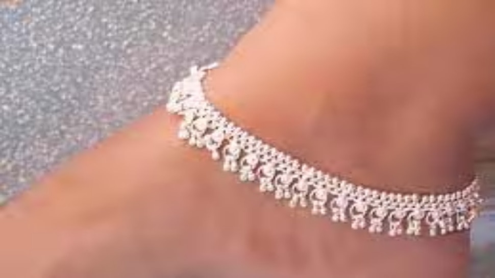 Silevr anklet benefits