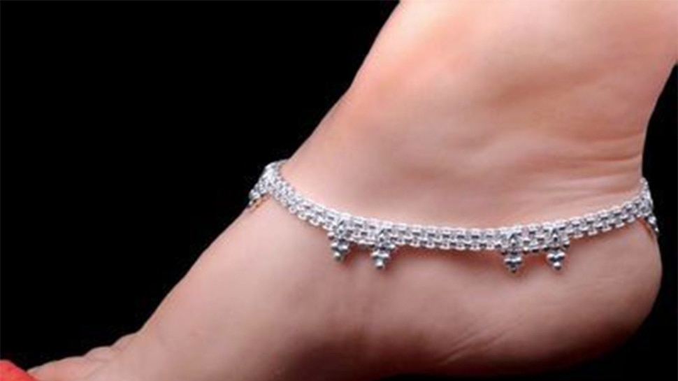 Silevr anklet benefits