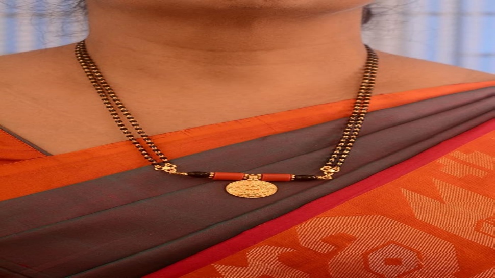 ಕಪ್ಪು ಬಣ್ಣ ಅಶುಭವಾದರೂ ಮಾಂಗಲ್ಯ ಸರದಲ್ಲಿ ಯಾಕೆ ಕರಿ ಮಣಿಗಳನ್ನೇ ಬಳಸುವುದು? ಈ ಸತ್ಯ ನಿಮಗೂ ತಿಳಿದಿರಲಿ ಕಪ್ಪು ಬಣ್ಣ ಅಶುಭವಾದರೂ ಮಾಂಗಲ್ಯ ಸರದಲ್ಲಿ ಯಾಕೆ ಕರಿ ಮಣಿಗಳನ್ನೇ ಬಳಸುವುದು? ಈ ಸತ್ಯ ನಿಮಗೂ ತಿಳಿದಿರಲಿ