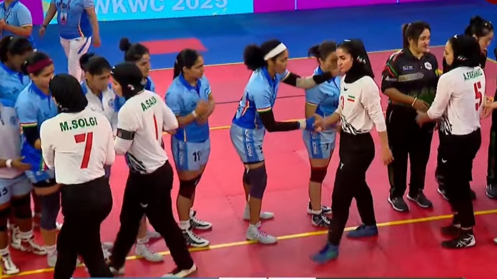 Kabaddi WC; ಕಬಡ್ಡಿ ವಿಶ್ವಕಪ್ ಫೈನಲ್ಗೆ ಟೀಮ್ ಇಂಡಿಯಾ ಗರ್ಲ್ಸ್ ಎಂಟ್ರಿ.. ಭಾರತಕ್ಕೆ ಮತ್ತೊಂದು ವರ್ಲ್ಡ್ಕಪ್? Kabaddi WC; ಕಬಡ್ಡಿ ವಿಶ್ವಕಪ್ ಫೈನಲ್ಗೆ ಟೀಮ್ ಇಂಡಿಯಾ ಗರ್ಲ್ಸ್ ಎಂಟ್ರಿ.. ಭಾರತಕ್ಕೆ ಮತ್ತೊಂದು ವರ್ಲ್ಡ್ಕಪ್?