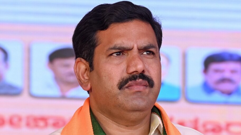 "ನಾನೇ ಅಧ್ಯಕ್ಷ ನಿಜ, ಆದ್ರೆ ನೀವೊಮ್ಮೆ ಘೋಷಣೆ ಮಾಡಿ"