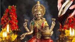 ಶುಕ್ರವಾರದಂದೇ ಲಕ್ಷ್ಮಿ ನಾರಾಯಣ ಯೋಗ: ನಿಮ್ಮ ಪರ್ಸ್‌ನಲ್ಲಿ ಈ ವಸ್ತುಗಳನ್ನಿಟ್ಟರೆ ಸದಾ ಜೊತೆಗಿರುತ್ತೆ ಸಾಕ್ಷಾತ್‌ ಲಕ್ಷ್ಮಿ ವಿಶೇಷ ಆಶೀರ್ವಾದ