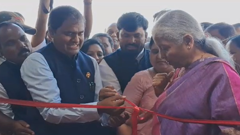ಹೊಸಪೇಟೆಯಲ್ಲಿ ನೂತನ AI ಲ್ಯಾಬ್ ಗೆ ಕೇಂದ್ರ ಹಣಕಾಸು ಸಚಿವೆ ನಿರ್ಮಲಾ ಸೀತಾರಾಮನ್ ಚಾಲನೆ