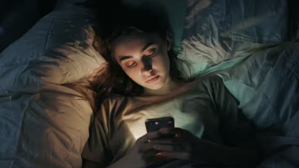ರಾತ್ರಿ ತುಂಬಾ ಹೊತ್ತು ಎಚ್ಚರವಾಗಿದ್ದರೆ ಏನಾಗುತ್ತದೆ ಗೊತ್ತಾ? ರಾತ್ರಿ ತುಂಬಾ ಹೊತ್ತು ಎಚ್ಚರವಾಗಿದ್ದರೆ ಏನಾಗುತ್ತದೆ ಗೊತ್ತಾ?
