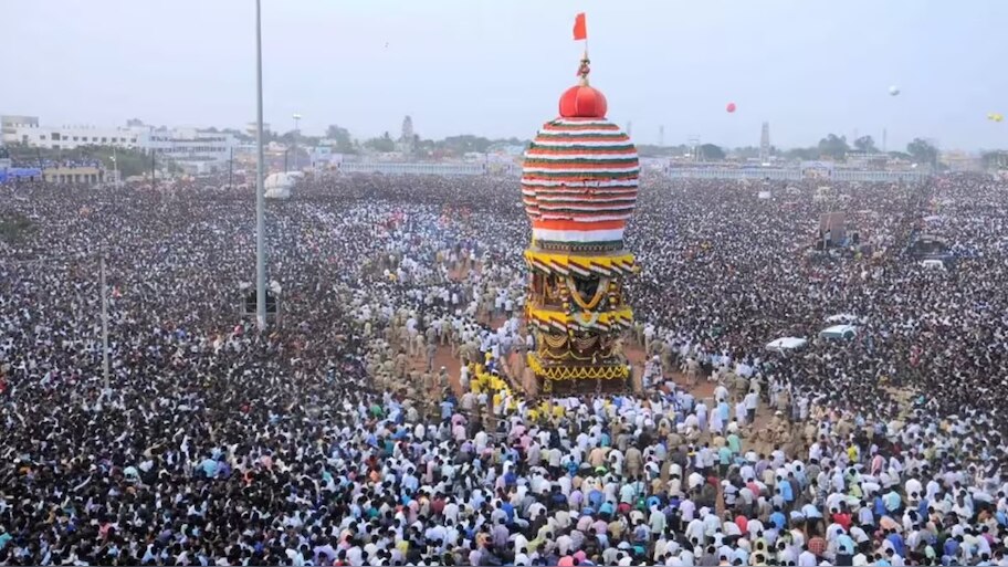 ದಕ್ಷಿಣದ ಕುಂಭಮೇಳದಲ್ಲಿ ಭಕ್ತಿಯ ಪರಕಾಷ್ಠೆ: ಗವಿಸಿದ್ದೇಶ್ವರ ಮಹಾರಥೋತ್ಸವಕ್ಕೆ ಲಕ್ಷಾಂತರ ಭಕ್ತರ ಸಾಕ್ಷಿ!