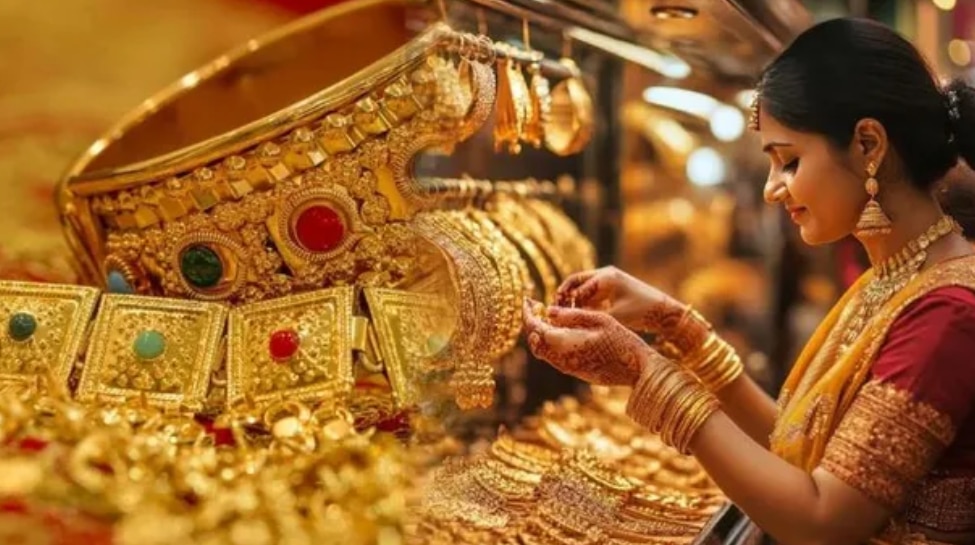 ಅಕ್ಷಯ ತೃತೀಯದ ದಿನವೇ ಮಹಿಳೆಯರಿಗೆ ಗುಡ್ನ್ಯೂಸ್!.. ಚಿನ್ನದ ಬೆಲೆಯಲ್ಲಿ ಭಾರೀ ಇಳಿಕೆ ಅಕ್ಷಯ ತೃತೀಯದ ದಿನವೇ ಮಹಿಳೆಯರಿಗೆ ಗುಡ್ನ್ಯೂಸ್!.. ಚಿನ್ನದ ಬೆಲೆಯಲ್ಲಿ ಭಾರೀ ಇಳಿಕೆ