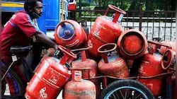 ಗೃಹಬಳಕೆಯಿಂದ ಕೈಗಾರಿಕೆವರೆಗೆ LPG ಸಿಲಿಂಡರ್‌ಗಳ ದರದಲ್ಲಿ ಭಾರೀ ವ್ಯತ್ಯಾಸ; ಯಾವ ಸಿಲಿಂಡರ್‌ಗೆ ಎಷ್ಟು ಬೆಲೆ?