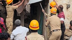 ಭಾರೀ ಗಾಳಿ-ಮಳೆಗೆ ಘೋರ ದುರಂತ: ಮನೆ ಮೇಲ್ಚಾವಣಿ ಕುಸಿದು ಒಂದೇ ಕುಟುಂಬದ ನಾಲ್ವರು ಜೀವಂತ ಸಮಾಧಿ