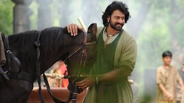 ಪ್ರಭಾಸ್‌ ಜಸ್ಟ್‌ ಸಿನಿಮಾದಲ್ಲಿ ಇದ್ರೆ 100 ಕೋಟಿ ದುಡ್ಡು ಜೇಬಲ್ಲಿ ಇರುತ್ತೆ.. ಡಾರ್ಲಿಂಗ್‌ ಬಗ್ಗೆ