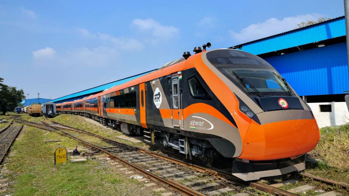 Vande Bharat Express: ಕರ್ನಾಟಕ-ಬೆಂಗಳೂರು ವಂದೇ ಭಾರತ್‌ ಪ್ರಯಾಣಿಕರಿಗೆ ಬಂಪರ್‌ ಸುದ್ದಿ; ಓಣಂ ಪ್ರಯುಕ್ತ ಮಹತ್ವದ ಕ್ರಮ!