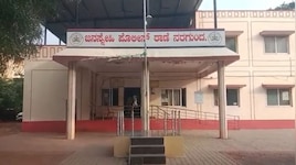 ಕಾರು ಮತ್ತು ಲಾರಿ‌ ನಡುವೆ ಭಯಾನಕ ಆಕ್ಸಿಡೆಂಟ್‌.. ಉಸಿರು ಚೆಲ್ಲಿದ ಜೈಲು ಸಿಬ್ಬಂದಿ