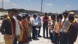 Demand For  jobs: ಸ್ಥಳೀಯರಿಗೆ  ಉದ್ಯೋಗ ನೀಡುವಂತೆ ಒತ್ತಾಯ