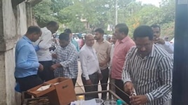 ಲಂಚದ ಜೊತೆ ಸೀರೆ, ಜೀನ್ಸ್ ಪ್ಯಾಂಟ್, ಚಪ್ಪಲಿ ಕೇಳಿದ್ದ ಖದೀಮ ಎಪಿಪಿ; ಕೋರ್ಟ್ ಆವರಣದಲ್ಲೇ ಲೋಕಾಯುಕ್ತ ಬಲೆಗೆ