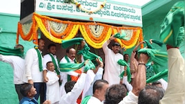 'ಕರ್ಣಾಟಬಲಂ ಅಜೇಯಂ' ಚಿತ್ರಕ್ಕೆ ನವಲಗುಂದದ ರೈತ ಹುತಾತ್ಮರ ದಿನಾಚರಣೆಯ ನೈಜ ಚಿತ್ರಣ!