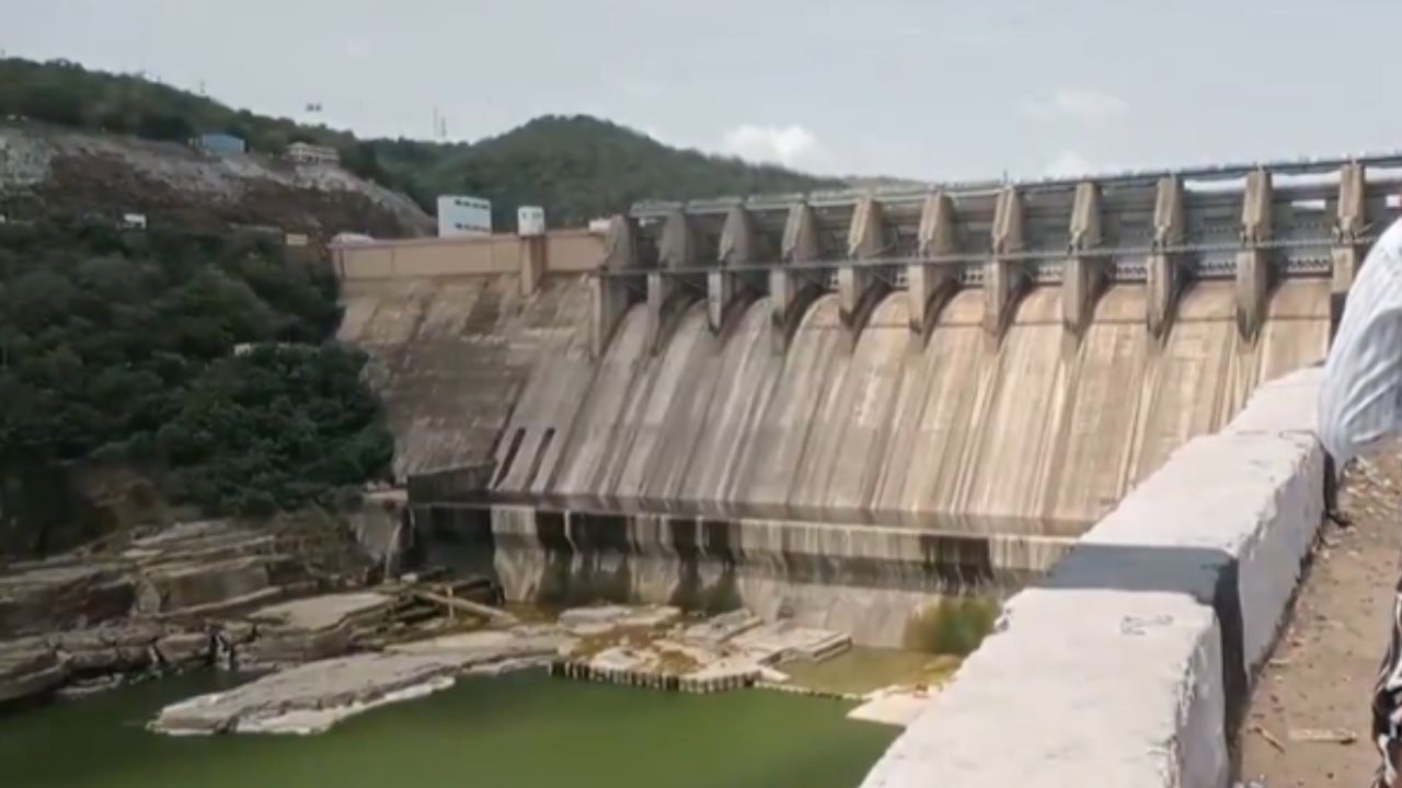ಕೃಷ್ಣಾ ನೀರು ಮಹಾರಾಷ್ಟ್ರಕ್ಕೆ: ರೈತರ ಆಕ್ರೋಶ