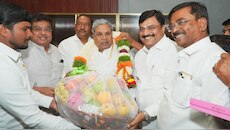ಸಾಲು ಸಾಲಾಗಿ ಬಂದು ಮಾಜಿ ಸಿಎಂ ಸಿದ್ದರಾಮಯ್ಯರನ್ನ ಭೇಟಿ ಮಾಡಿದ ನೂತನ ಸಚಿವರು!