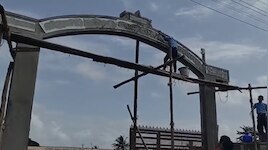 ಪಾಠ ಕಲಿಯಬೇಕಾದ ವಿದ್ಯಾರ್ಥಿಗಳಿಂದ ಕಟ್ಟಡ ಕಾಮಗಾರಿಗೆ ನೀರು..!