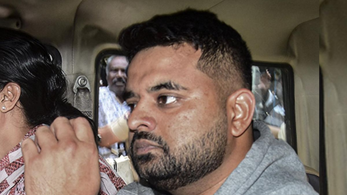 ಪ್ರಜ್ವಲ್ ರೇವಣ್ಣ ಮೊಬೈಲ್ ಪ್ರಕರಣ: ಜೈಲು ಅಧಿಕಾರಿ ಸಸ್ಪೆಂಡ್