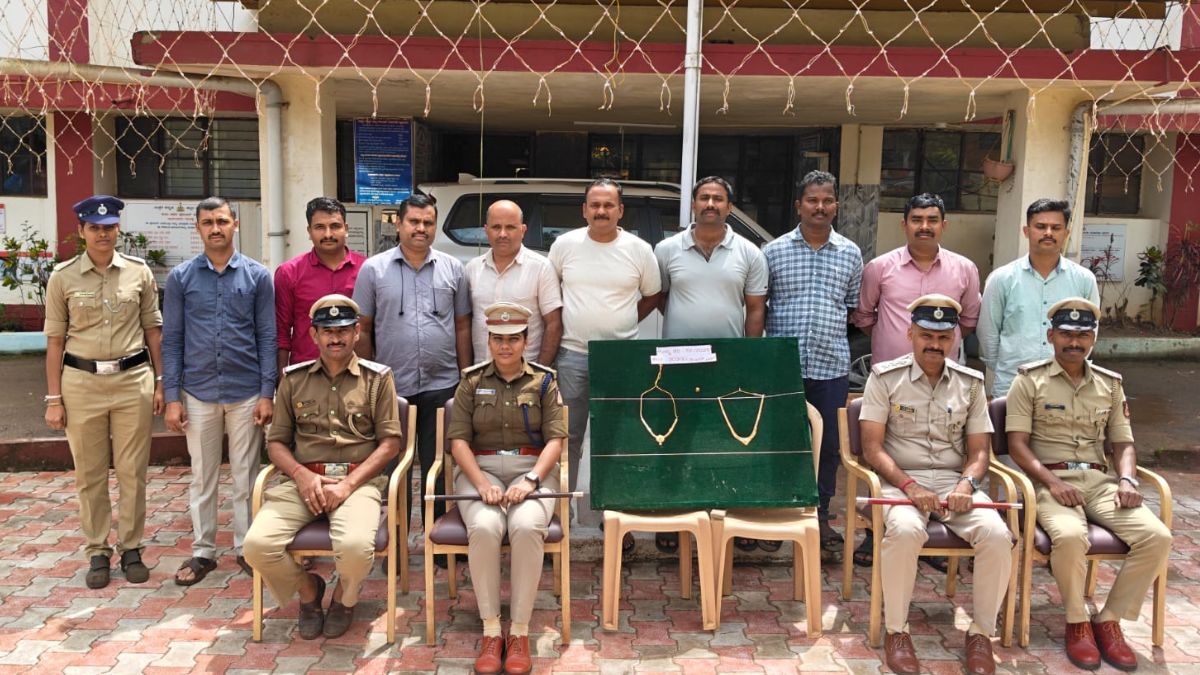 ಶಿರಸಿ ಬಸ್ ನಿಲ್ದಾಣದಲ್ಲಿ 50 ಗ್ರಾಂ ಚಿನ್ನ ಕಳವು: ಇಬ್ಬರು ಮಹಿಳಾ ಆರೋಪಿಗಳ ಬಂಧನ