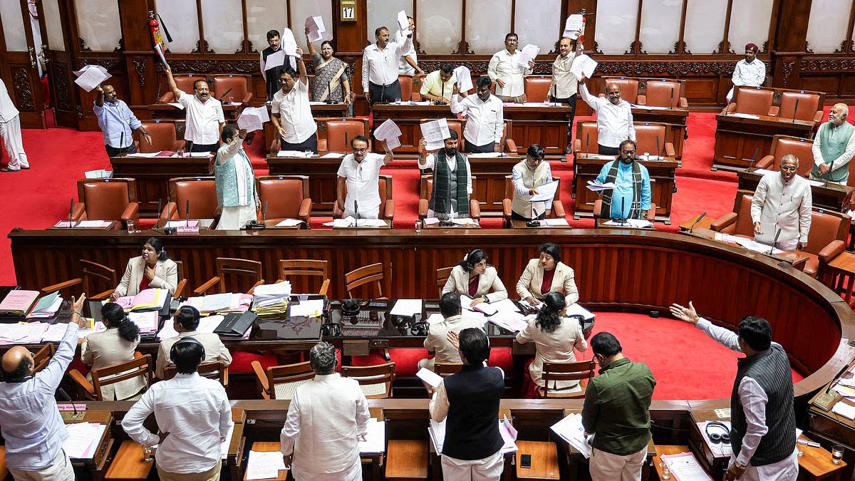ಸಚಿವ ನಾಗೇಂದ್ರ ರಾಜೀನಾಮೆಗೆ ವಿಪಕ್ಷಗಳ ಪ್ರತಿಭಟನೆ; ಪರಿಷತ್‌ನಲ್ಲಿ ಗದ್ದಲ