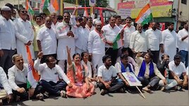 ಇಡಿ ದಾಳಿ ಖಂಡಿಸಿ ರಾಜ್ಯಾದ್ಯಂತ ಕಾಂಗ್ರೆಸ್ ಹಾಗೂ ದಲಿತ ಸಂಘಟನೆಗಳ ಬೃಹತ್ ಪ್ರತಿಭಟನೆ: ಗದಗ, ವಿಜಯನಗರ, ಚಿಕ್ಕೋಡಿಯಲ್ಲಿ ರಸ್ತೆ ತಡೆ