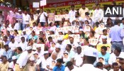 ಡಿಕೆಶಿ ಬಂಧನ ಖಂಡಿಸಿ ಬೆಂಗಳೂರಿನಲ್ಲಿ ಬೃಹತ್ ಪ್ರತಿಭಟನೆ; ಸಾವಿರಾರು ಮಂದಿ ಭಾಗಿ ಡಿಕೆಶಿ ಬಂಧನ ಖಂಡಿಸಿ ಬೆಂಗಳೂರಿನಲ್ಲಿ ಬೃಹತ್ ಪ್ರತಿಭಟನೆ; ಸಾವಿರಾರು ಮಂದಿ ಭಾಗಿ