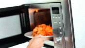 Microwave: ನೀವು ಮೈಕ್ರೋವೇವ್‌ನಲ್ಲಿ ಆಹಾರವನ್ನು ಬಿಸಿ ಮಾಡುತ್ತೀರಾ? ಇದನ್ನು ತಪ್ಪದೇ ಓದಿ