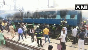 ಮುಂಬೈ: CST ಯಲ್ಲಿ ನಿಲ್ಲಿಸಲಾಗಿದ್ದ ರೈಲು ಬೋಗಿಗೆ ಬೆಂಕಿ