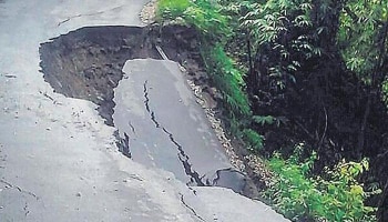 ಆಗುಂಬೆ ಘಾಟ್&#039;ನಲ್ಲಿ ಭೂ ಕುಸಿತ; ವಾಹನ ಸಂಚಾರ ನಿಷೇಧ