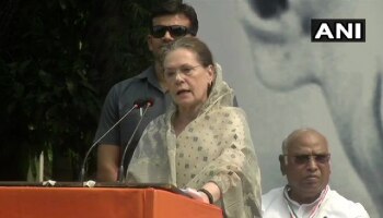 ಗಾಂಧೀಜಿ ಹಾದಿಯಲ್ಲಿ ನಡೆಯುವುದು ಅವರ ಹೆಸರು ಹೇಳಿದಷ್ಟು ಸುಲಭವಲ್ಲ: ಮೋದಿ ವಿರುದ್ಧ ಸೋನಿಯಾ ವಾಗ್ದಾಳಿ